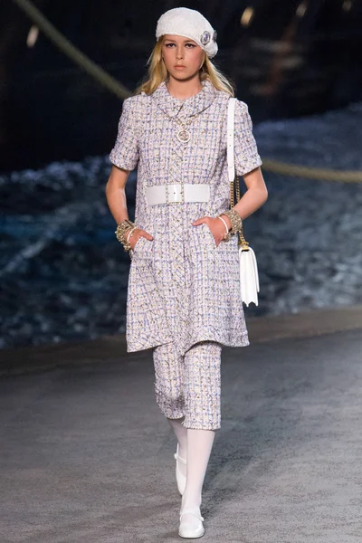 Look 30